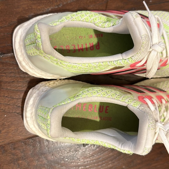 Glow in the Dark Adidas Ultra Boost - Picture 3 of 6